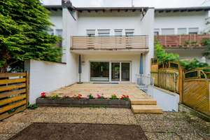Bad Homburg: Reihenmittelhaus - Raumwunder mit kleinem Garten und 2 Stellplätzen  – Die vollständige Adresse der Immobilie erhältst du vom Anbieter., 61350 Bad Homburg vor der Höhe – Vorschaubild 2