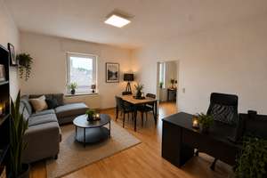 Helle 2-Zimmer-Wohnung mit Einbauküche