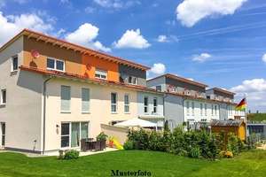 Ihr neues Zuhause - Reihenmittelhaus mit Dach-/Gartenterrasse und Stellplatz