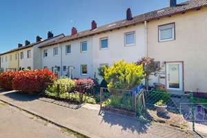 Reihenmittelhaus mit kleinem Garten, Garage und solider Substanz in ruhiger Lage – Die vollständige Adresse der Immobilie erhältst du vom Anbieter., 66953 Pirmasens, Pirmasens – Vorschaubild 2