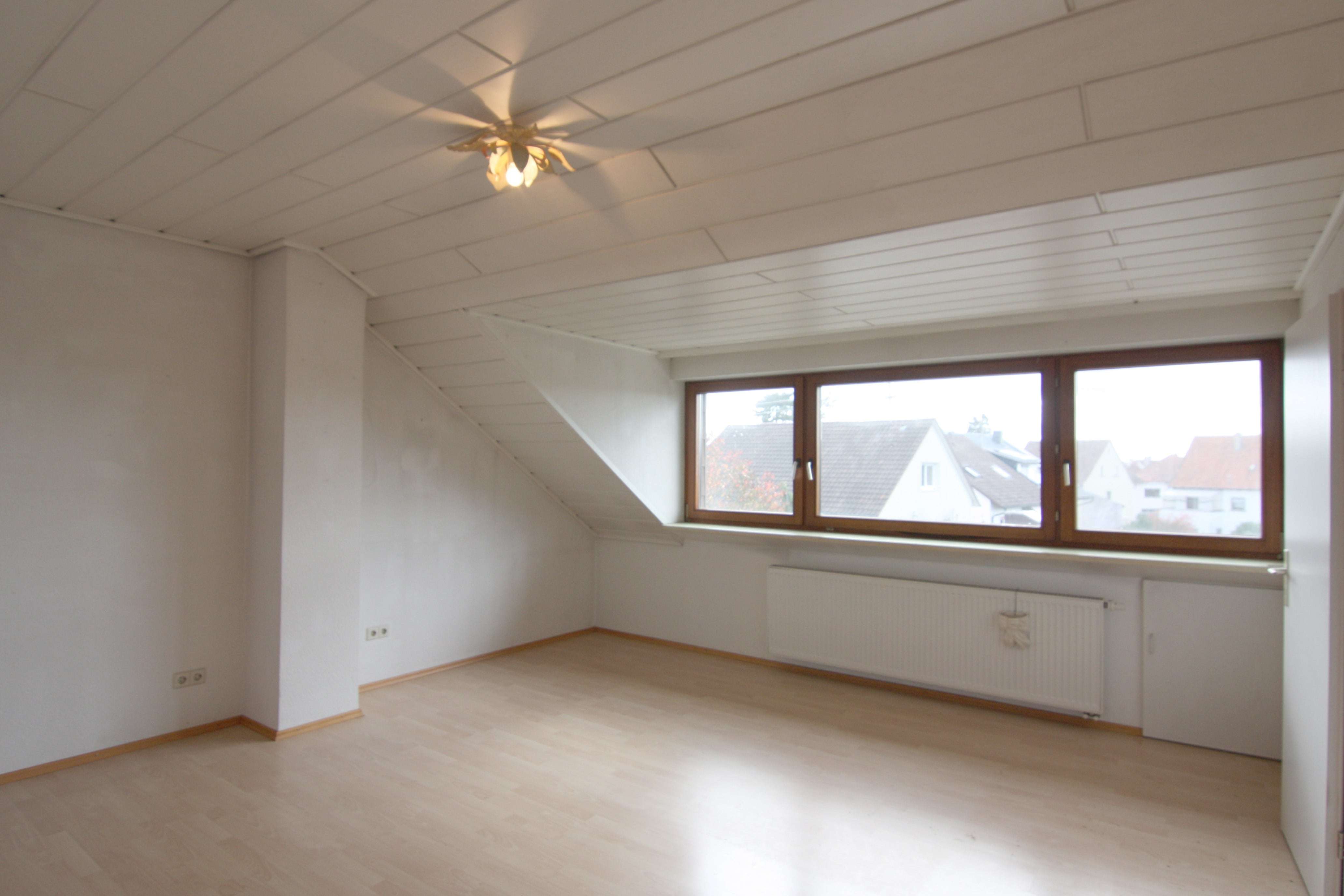 Immobilie in Walldorf - Mitten in Walldorf: Familienfreundliches Haus mit idyllischem Innenhof und Garten - Bild 4