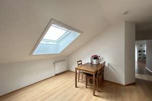Moderne 3,5 Zimmer Dachgeschosswohnung mit Südbalkon, Kellerraum und zwei Pkw-Stellplätzen – Welschstr. 45, 74080 Böckingen, Heilbronn – Vorschaubild 7