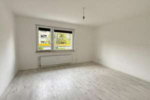 Helle 3-Zimmer-Wohnung in Hannover-Ahlem am Willy-Spahn-Park mit Balkon, Stellplatz, Hobbykeller – Wunstorfer Landstraße 71, 30453 Ahlem, Hannover – Vorschaubild 2
