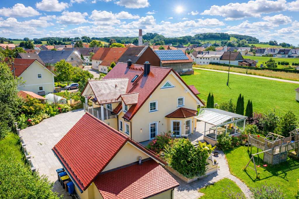 Immobilie in Tussenhausen - Exklusive Villa in idyllischer Lage - Bild 0