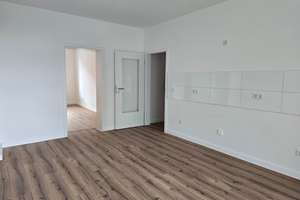**Attraktive 2-Zimmer-Wohnung – Erstbezug nach kompletter Sanierung, ca. 67 m²**