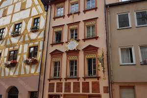 Wohnen im Herzen Nürnbergs – Stilvolle 2-Zimmer-Wohnung mit Balkon in historischer Bestlage – Weißgerbergasse 8, 90403 Altstadt, St. Sebald, Nürnberg – Vorschaubild 1