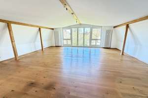 ***Loft-artige***  2,5-Zimmer-Mansardenwohnung  ***absolut ruhige Lage***