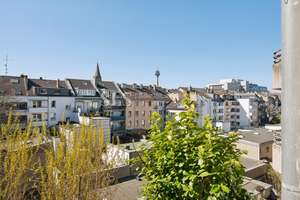 Zum Selbstbezug: Wohnung in Unterbilk mit Südbalkon und Rheinturmblick