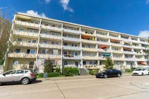 2-Raum-Wohnung mit Aufzug und Balkon zu vermieten.