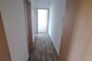 Helle und frisch renovierte 2-Zimmerwohnung zu vermieten! – Peter-Rasspe-Straße 61, 42651 Solingen-Mitte, Solingen – Vorschaubild 3