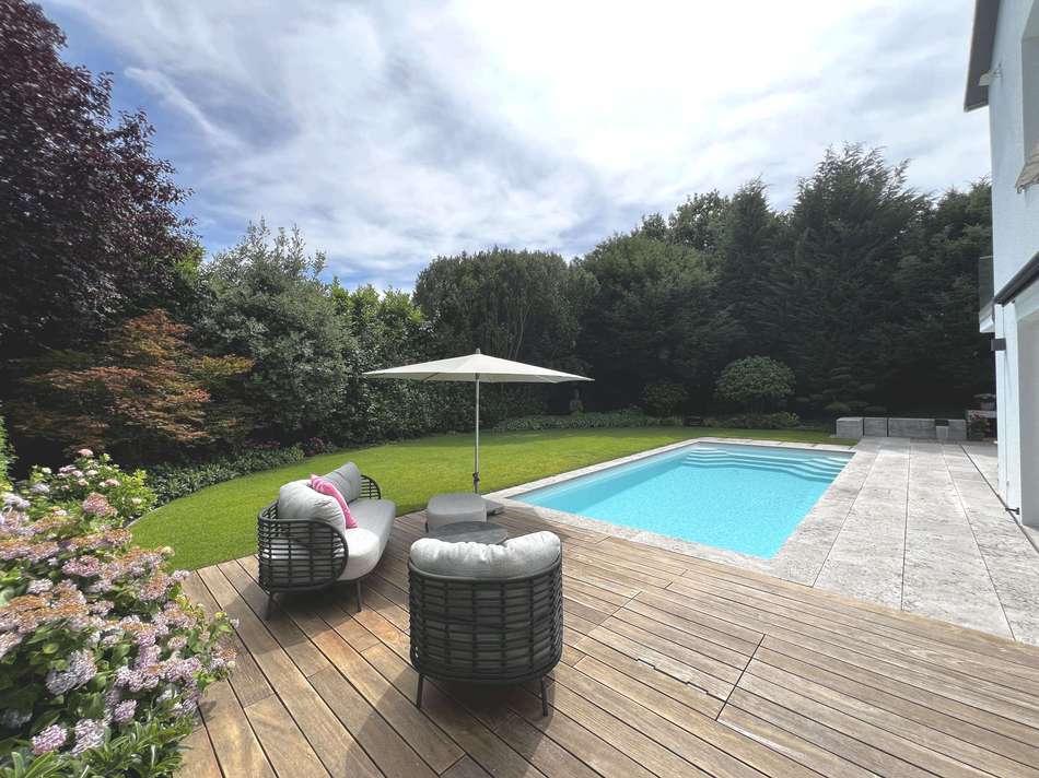 Garten mit Pool
