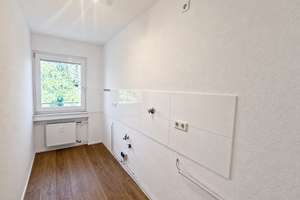 Wunderschöne Zwei-Zimmerwohnung mit großem Balkon und hochwertiger Ausstattung inkl. Außenstellplatz – 40591 Wersten, Düsseldorf – Vorschaubild 4