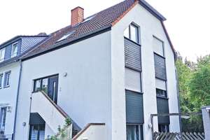 Solides Wohnhaus mit interessanter Architektur, EG-Wohnung barrierefrei, PKW-Stellplätze – Die vollständige Adresse der Immobilie erhältst du vom Anbieter., 51107 Rath/Heumar, Köln – Vorschaubild 1