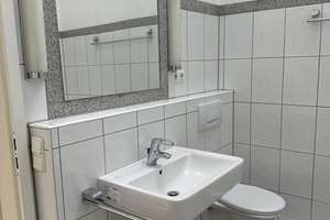 3.Fam.Haus mit jeweils 3Zi.Küche,Diele Bad und separates WC mit großen Balkonen und 30qm Terrasse.
 – Neusser Straße 394, 41065 Lürrip, Mönchengladbach – Vorschaubild 11