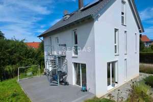 Neuwertiges Design-Einfamilienhaus mit Einliegerwohnung – Die vollständige Adresse der Immobilie erhältst du vom Anbieter., 85244 Röhrmoos – Vorschaubild 1