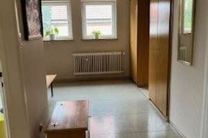 Obermenzing:  Möbliertes EFH mit schönem Garten zu vermieten  Möbliert - ideal für Studenten – 4-Zim – Die vollständige Adresse der Immobilie erhältst du vom Anbieter., 81245 Obermenzing, München – Vorschaubild 3