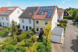 Schöne Doppelhaushälfte mit neuer Wärmepumpe & tollem Garten in Leipzig - Miltitz zu verkaufen.