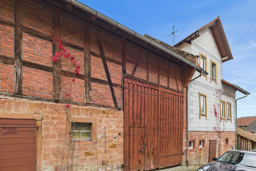 Immobilie in Biebergemünd - Charmantes ökologisches Fachwerkhaus mit Scheune und modernem Hydro-Kamin-System - Bild 0