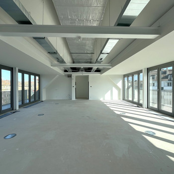 Kompakte Bürofläche mit Sichtbarkeit | 440 m² im EG verfügbar