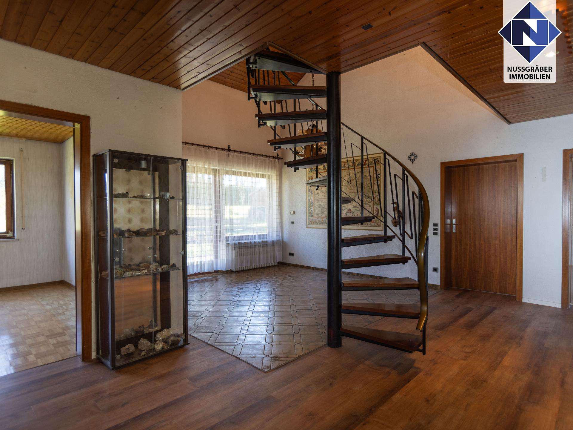 Immobilie in Frickenhausen - Familienparadies mit 7,5 Zimmern, offenem Kamin und großem Garten - Bild 12