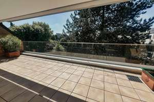 Exklusive ETW in Bestlage / 3 Stellplätze / große Terrasse / provisionsfrei