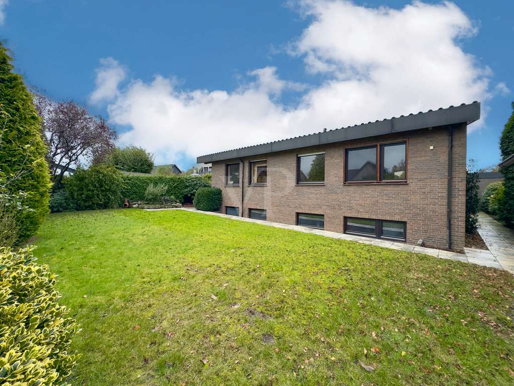Immobilie in Wardenburg - Geräumiges Einfamilienhaus mit großzügigem Garten - Bild 1