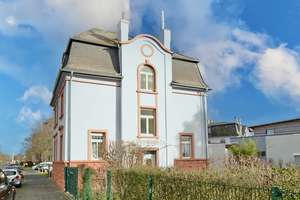 Wohnen mit Altbaucharme: 3-Zimmer-Wohnung mit Tageslichtbad in Offenbach-Rumpenheim