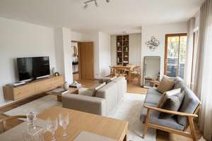 Charmante schöne 2-Zimmer Wohnung mit Gemeinschaftsgarten in begehrter Lage in Trudering – Die vollständige Adresse der Immobilie erhältst du vom Anbieter., 81825 Gartenstadt Trudering, München – Vorschaubild 2