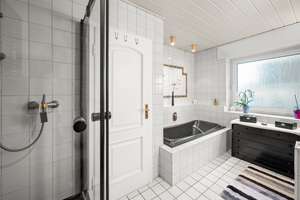 Zweifamilienhaus mit ca. 350,00 m², Doppelgarage, Kachelofen und Sauna in Witten-Bommerholz – Die vollständige Adresse der Immobilie erhältst du vom Anbieter., 58452 Herbede, Witten – Vorschaubild 26