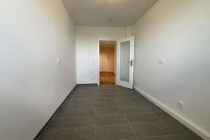 Herrliche Aussichten nicht nur vom Balkon! Modernisierte 3 Zimmer + modernes Bad mit Dusche + Aufzug – Krohstraße 4, 50968 Bayenthal, Köln – Vorschaubild 10