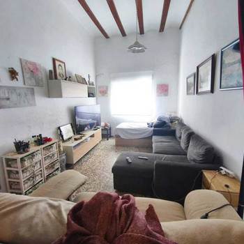 Zweistöckiges Haus in Fortaleny. Ruhig und gut angebunden gelegen, nur wenige Meter von der Hauptstr