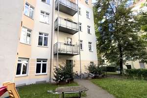 Bezugsfrei zum 01.07.2026 - Nahe Ostkreuz:  Ruhige 2-Zimmer-DG-Whg im Gartenhaus mit Balkon und Lift – Lenbachstr. 5a, 10245 Friedrichshain, Berlin – Vorschaubild 1