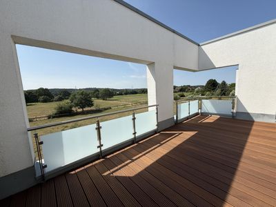 ... modern, über 2 Etagen und mit großer Dachterrasse!!!