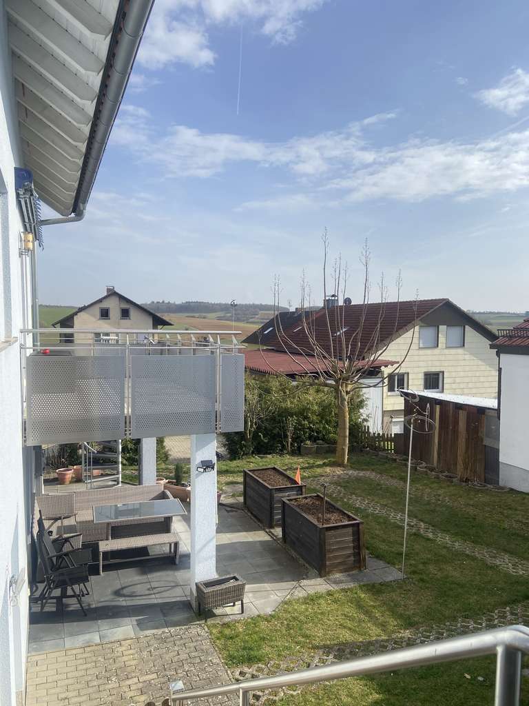 Immobilie in Großrinderfeld - Wunderschönes 2-Familienhaus mit Garten, Balkon und Doppelgarage - Bild 4