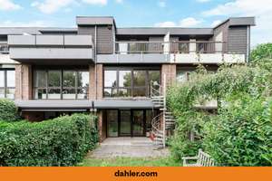 Modernes Wohnen in Düsseldorf-Niederkassel: Split-Level-Reihenhaus mit 2 TG-Stellplätzen