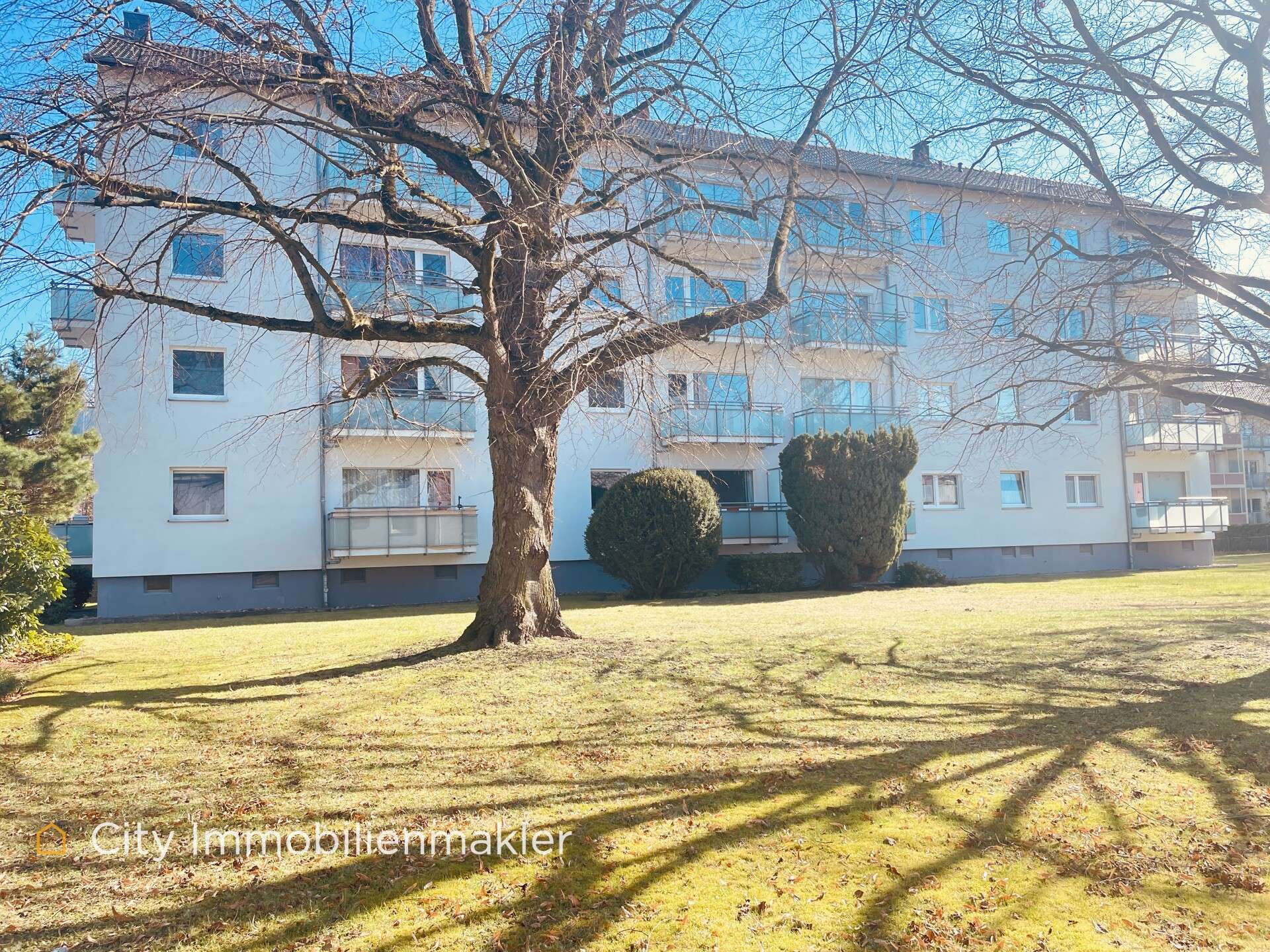 "Charmante 3-Zi.-Wohnung mit Balkon, grünem Ausblick und Entwicklungspotenzial in Hannover-Misburg", Hannover – Bild 1
