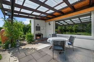 Sommer am Pool, Winter am Kamin und ein Gartenparadies für die ganze Familie. – Die vollständige Adresse der Immobilie erhältst du vom Anbieter., 89331 Burgau – Vorschaubild 9