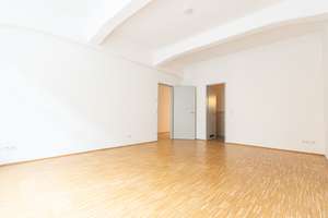 Großzügiges Loft mit Balkon| Aufzug | Parkett | 2 Bäder | Kaminanschluss | Stellplatz – Die vollständige Adresse der Immobilie erhältst du vom Anbieter., 4103 Zentrum-Ost, Leipzig – Vorschaubild 10