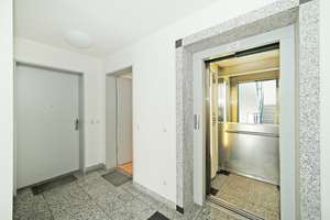 Charmante 2-Zimmer Wohnung mit Balkon im 2. OG in München-Bogenhausen – Daphnestraße 18, 81925 Parkstadt, München – Vorschaubild 2