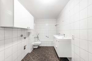Helle 3-Zimmer-Wohnung mit Balkon, Garage & Garten-Blick in München Moosach – Dachauer Straße 354A, 80993 Alt-Moosach, München – Vorschaubild 7