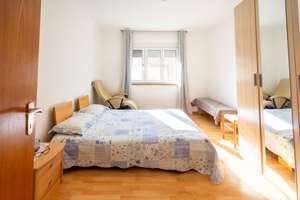 Zweifamilienhaus mit geräumigen Lagerflächen und angrenzenden Scheunen – Die vollständige Adresse der Immobilie erhältst du vom Anbieter., 89180 Berghülen – Vorschaubild 13