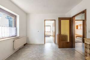 Charmante Doppelhaushälfte bzw. Mehrgenerationenhaus mit viel Potential auf traumhaften Grundstück – Die vollständige Adresse der Immobilie erhältst du vom Anbieter., 80999 Untermenzing, München – Vorschaubild 12