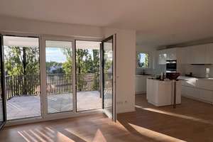 Befristet: Neubau 4 Zimmer mit EBK und Balkon mit Blick ins Grüne 