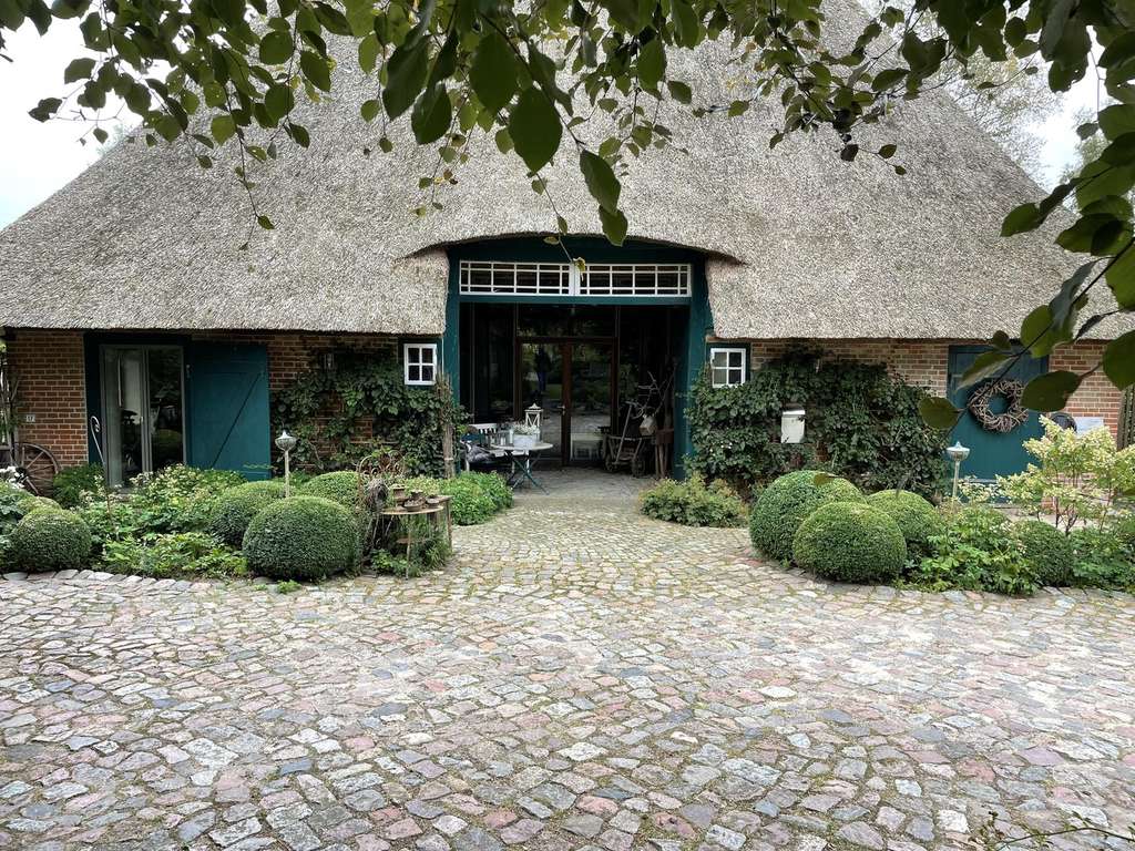 Immobilie in Beschendorf - Reetdachtraum mit großem Garten in Ostseenähe - Bild 0