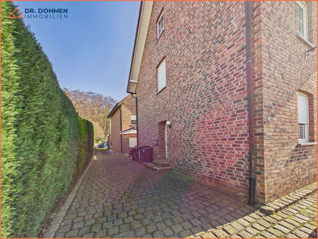 Immobilie in Heinsberg - Attraktives Immobilienensemble in Aphoven: Zwei Zweifamilienhäuser mit viel Potenzial - Bild 1