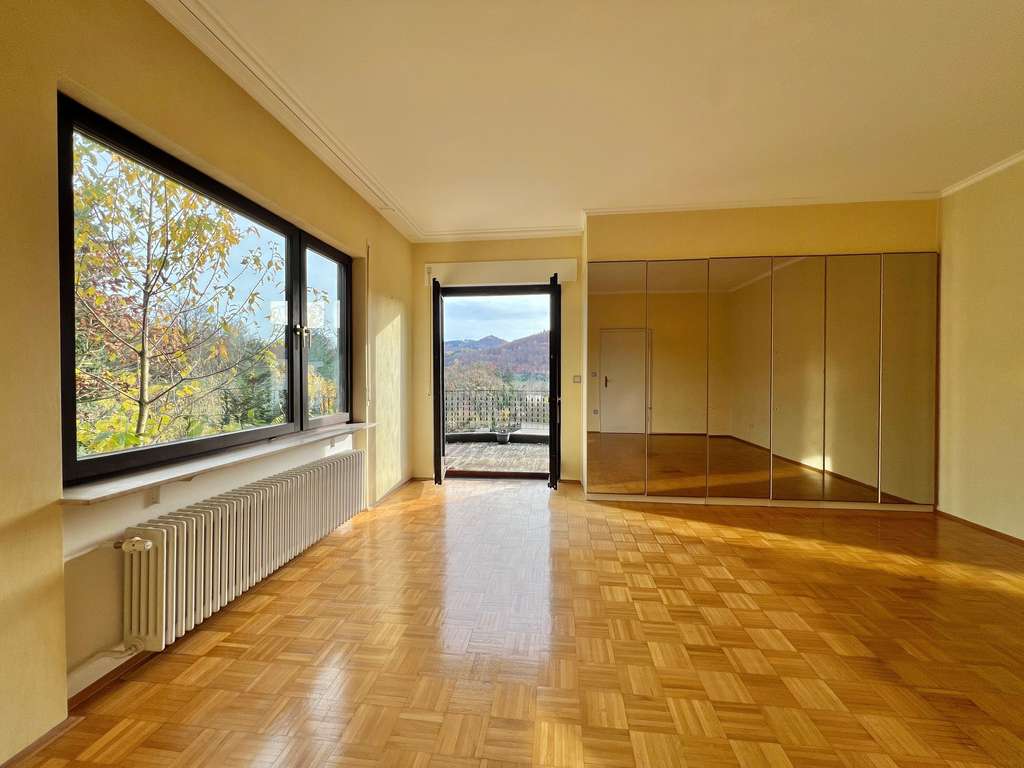 Immobilie in Lautertal - Wohntraum am Hang: Großzügiges Anwesen mit Blick ins Grüne - Bild 3