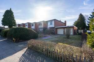 Ihr Reihenendhaus mit großer Doppelgarage direkt am Haus!