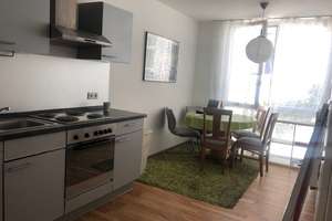 Liebevoll sanierte Altbauwohnung mit großer Wohnküche in sehr schönem Neubau!!