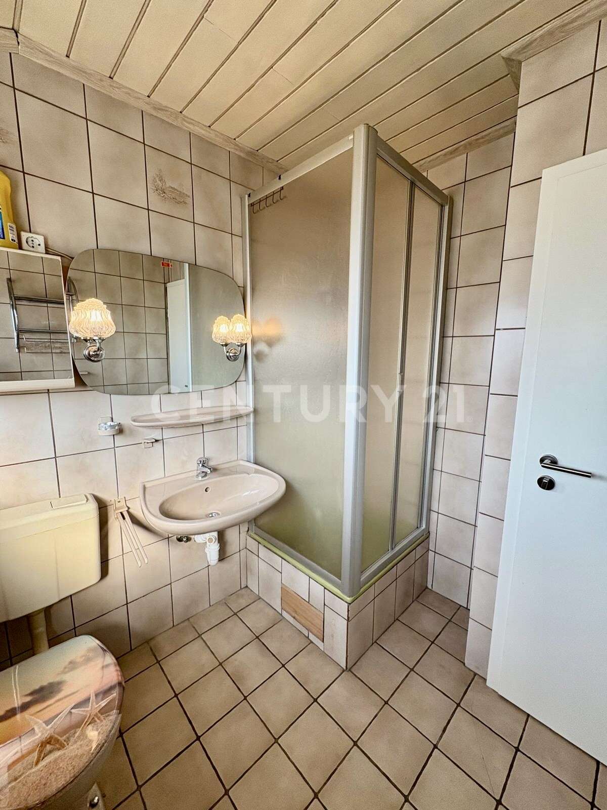 Immobilie in Schönenberg-Kübelberg - Geräumiges 1-2 Familienhaus in zentraler Lage - viel Platz für Ihre Ideen! - Bild 8