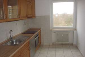 Lichtdurchflutete Etagenwohnung mit großem Wohn-Essbereich, Süd-Balkon und Einbauküche – Odenwaldstr. 2, 30657 Sahlkamp, Hannover – Vorschaubild 4